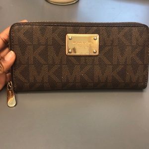 Monogram Michael Kors